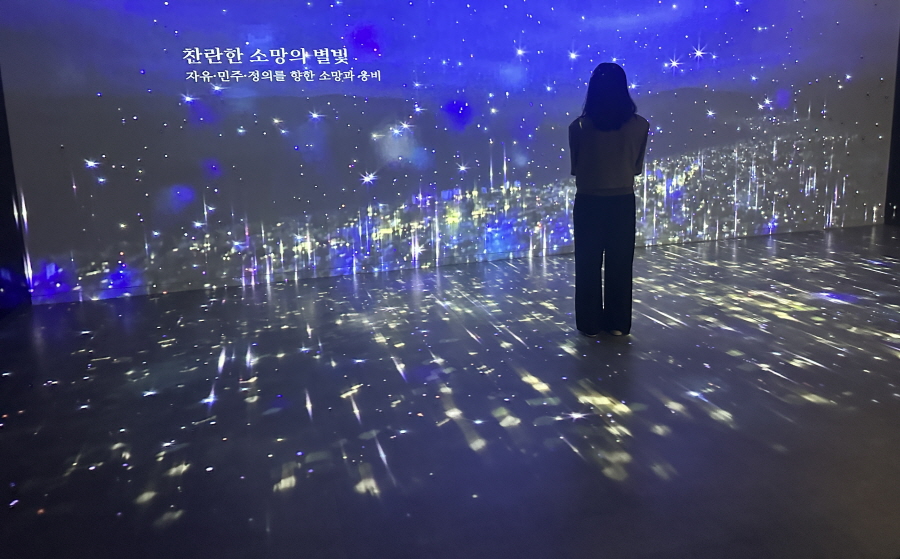 [원더풀창원 - 대한민국민주주의전당] 평범한 이들의 용기, 어둠을 밝히다 
