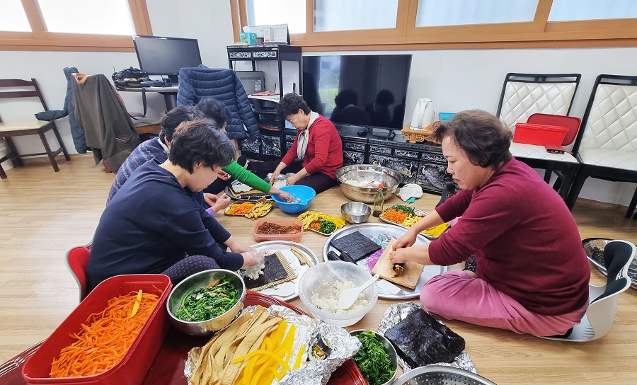 김밥으로 어르신과 추억 만들었어요! 