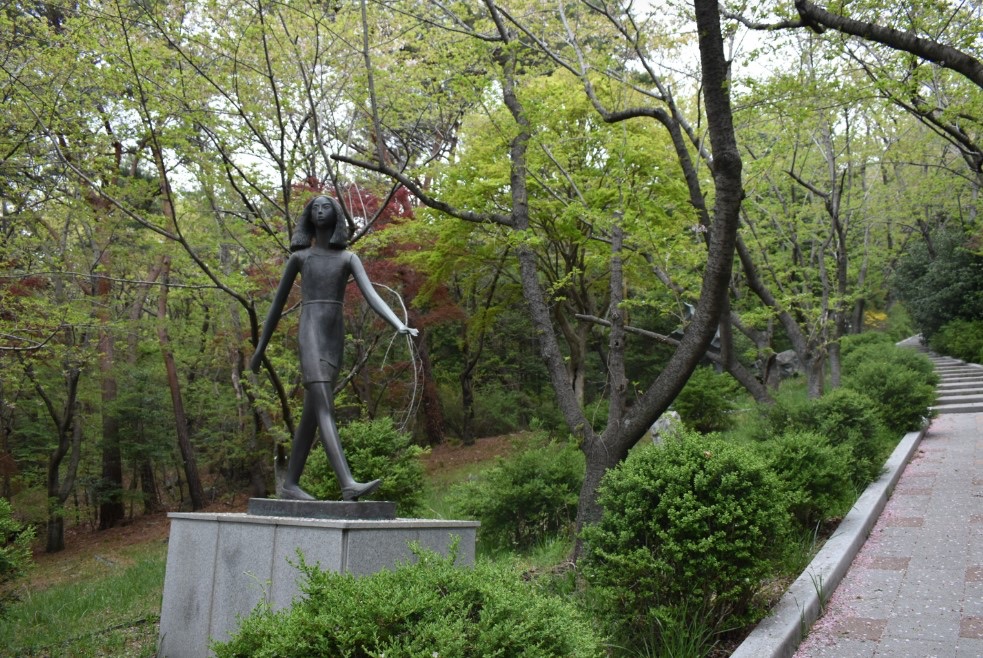 장복산조각공원 전경